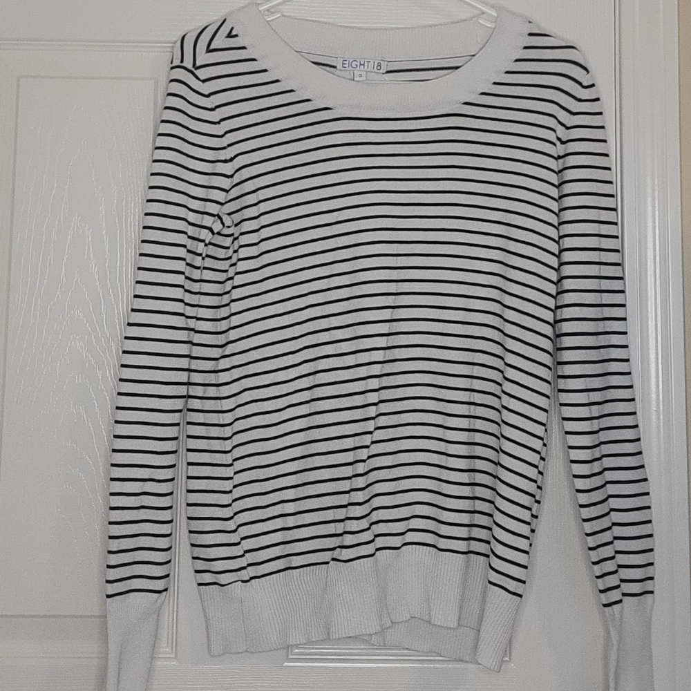 Eight 18 sweater open back design S